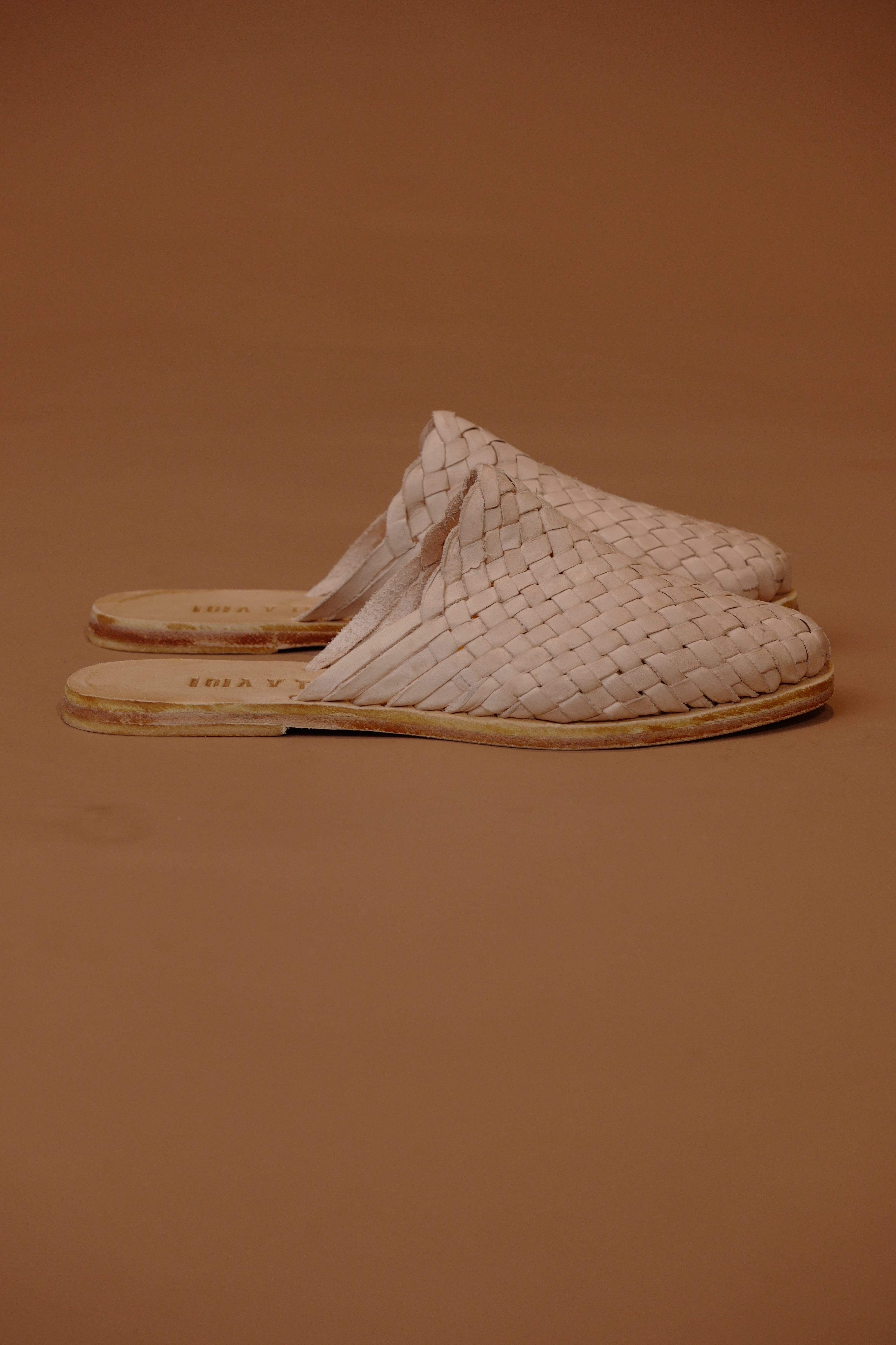 HAND WOVEN LEATHER SLIDES // CREAM